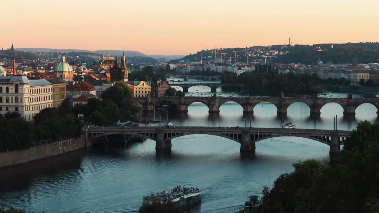 Video portada: Descubre Hola! Descubriendo Viena, Budapest y Praga PLUS